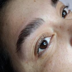 Perfilado de cejas y lifting de pestañas